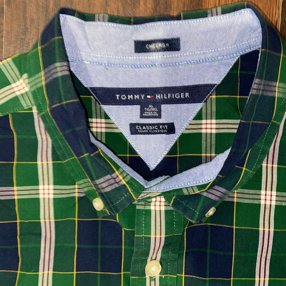 SOLD🛑Tommy Hilfiger Plaid Classic Button Up Dress Shirt